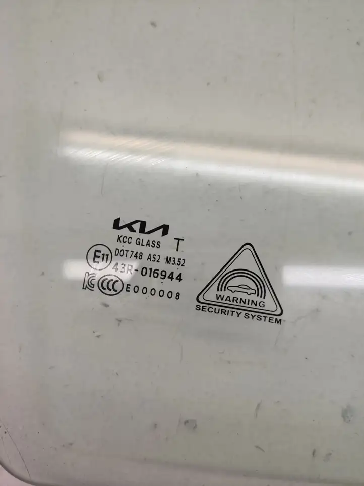 Kia Stonic (2017 - ) 43R016944 Стекло передней двери — фото 3