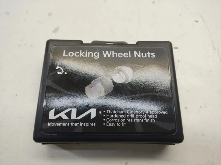 Kia Stonic (2017 - ) Колпачек колесных болтов — фото 1