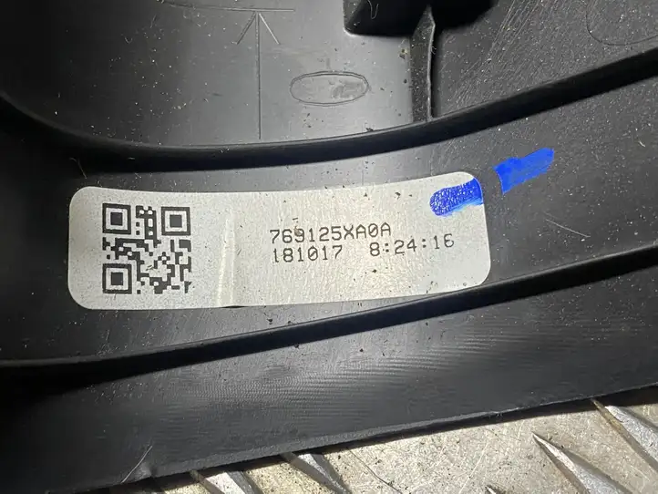 Mercedes-Benz W470 (2017 - 2020) 769124KJ0A Нижняя обшивка стойки B — фото 7