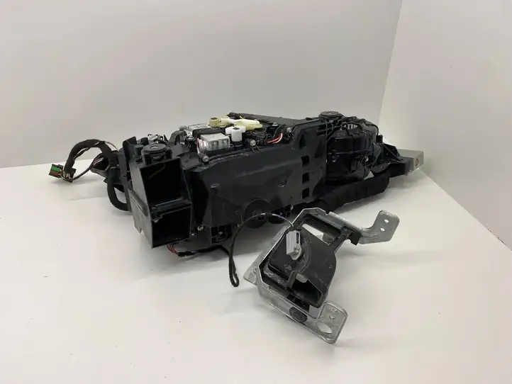 Maserati Levante (2017 - ) 16471789 Комплект системы вентиляции салона — фото 9