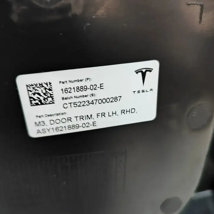 Tesla Model 3 (2017 - 2023) 162188902E Обшивка передней двери — фото 5