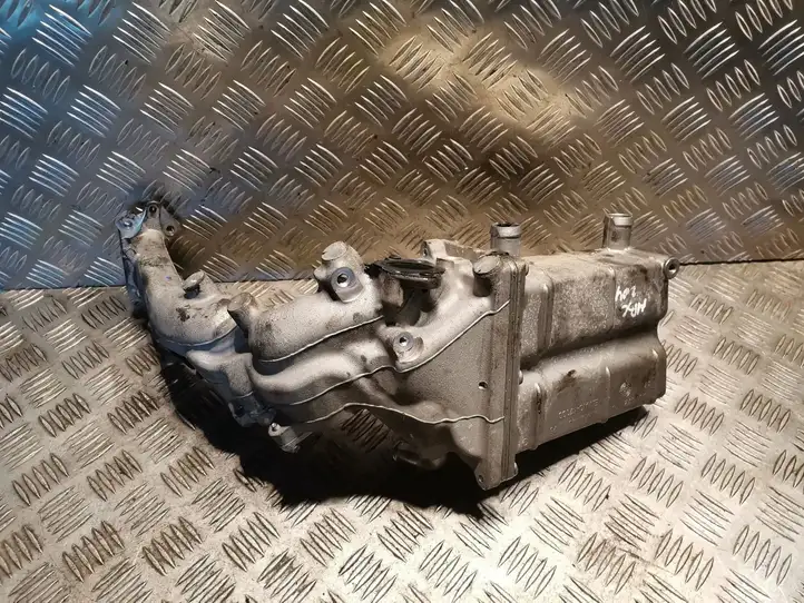 Mercedes-Benz C W204 (2007 - 2014) 6461401075 Охладитель клапана EGR — фото 3