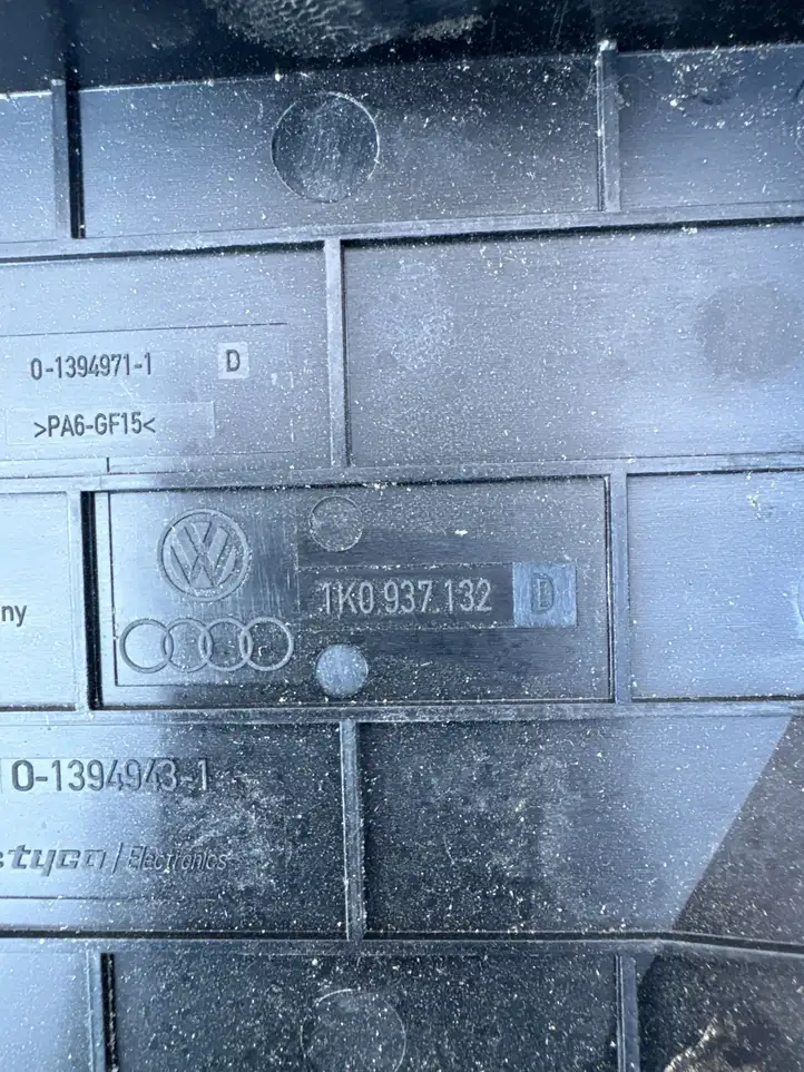 Volkswagen Touran I (2003 - 2010) 1K0937132 Блок предохранителей (комплект) — фото 3