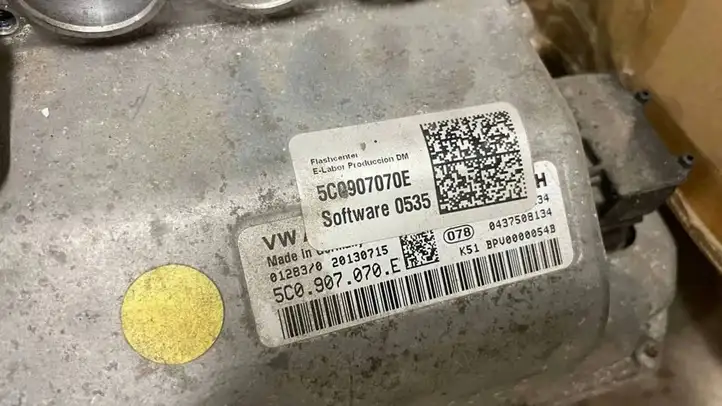 Volkswagen Jetta VI (2011 - 2018) 5C0907070E Зарядное устройство — фото 9