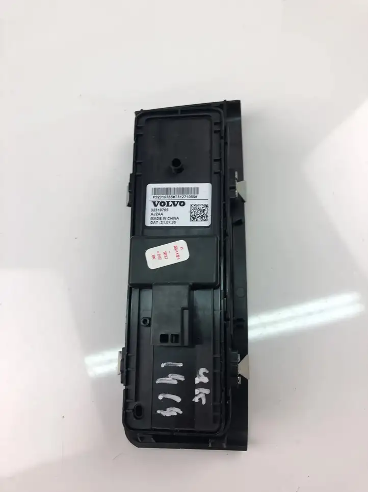 Volvo XC40 (2017 - ) 32319765 Кнопка стеклоподъемников — фото 3