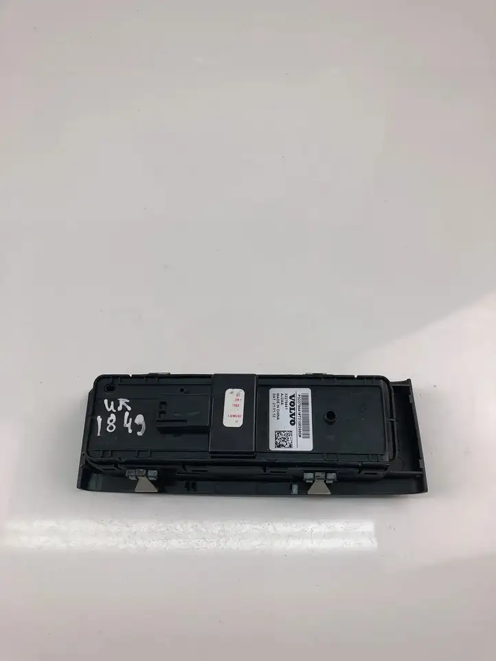 Volvo XC40 (2017 - ) 32279441 Кнопка стеклоподъемников — фото 3