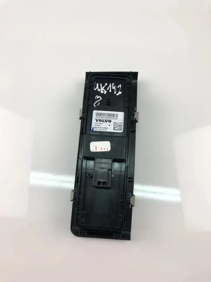 Volvo XC40 (2017 - ) 32279441 Кнопка стеклоподъемников — фото 3