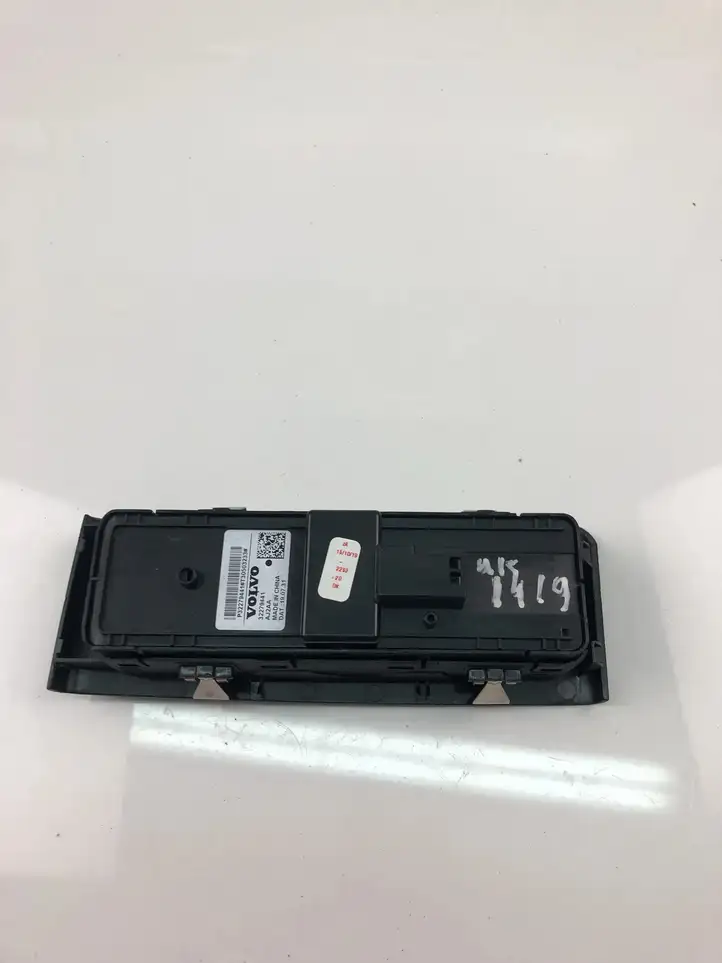 Volvo XC40 (2017 - ) 32279441 Кнопка стеклоподъемников — фото 3