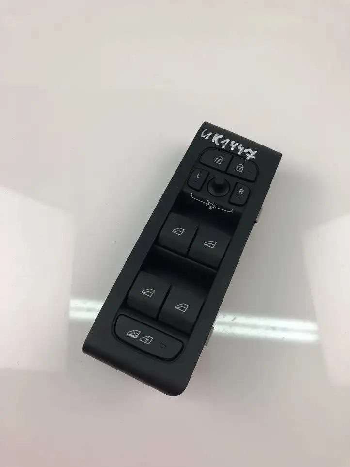 Volvo XC40 (2017 - ) 32319765 Кнопка стеклоподъемников — фото 1