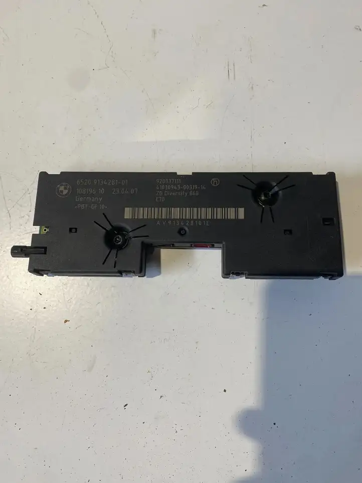BMW X5 E70 (2006 - 2013) 9134281 Усилитель антенны — фото 6