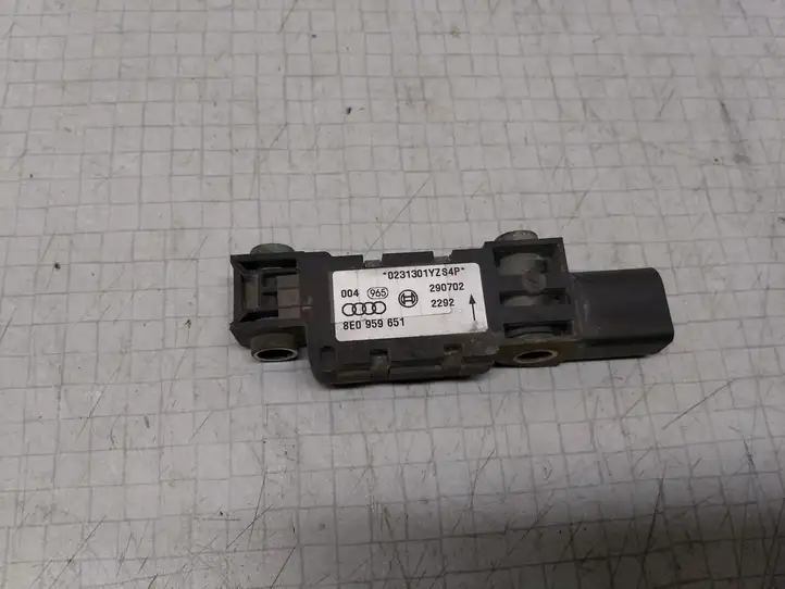 Audi A4 S4 B6 8E 8H (2000 - 2006) 8E0959651 Датчик удара SRS — фото 1