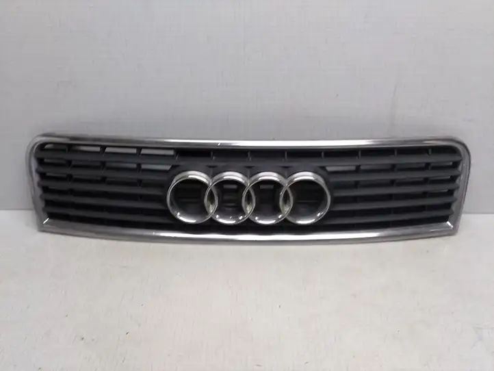 Audi A4 S4 B6 8E 8H (2000 - 2006) 8E0853651F Верхняя решетка радиатора — фото 1