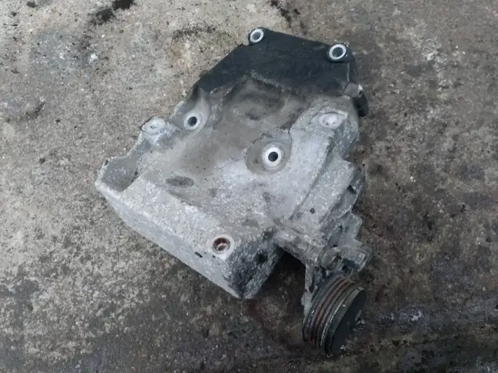 Audi A4 S4 B6 8E 8H (2000 - 2006) Кронштейн генератора — фото 1