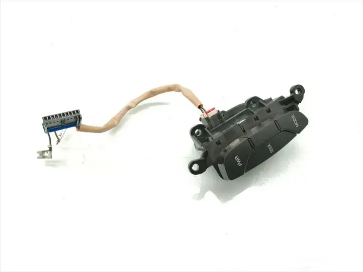 Chevrolet Captiva (2006 - 2011) 96628528 Кнопки на рулевом колесе — фото 1