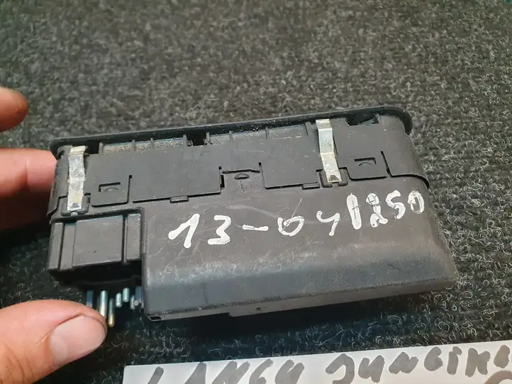 BMW 5 E39 (1996 - 2003) 61318368987 Кнопка стеклоподъемников — фото 3