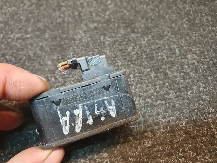 Opel Astra G (1998 - 2004) 13363201 Кнопка стеклоподъемников — фото 2