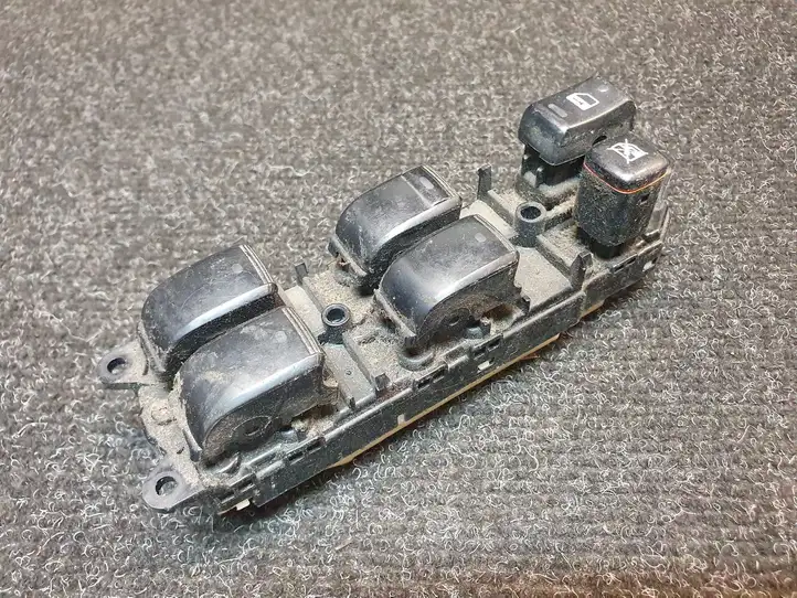 Toyota Avensis Verso (2001 - 2004) 8404044030 Блок кнопок стеклоподъемников — фото 1