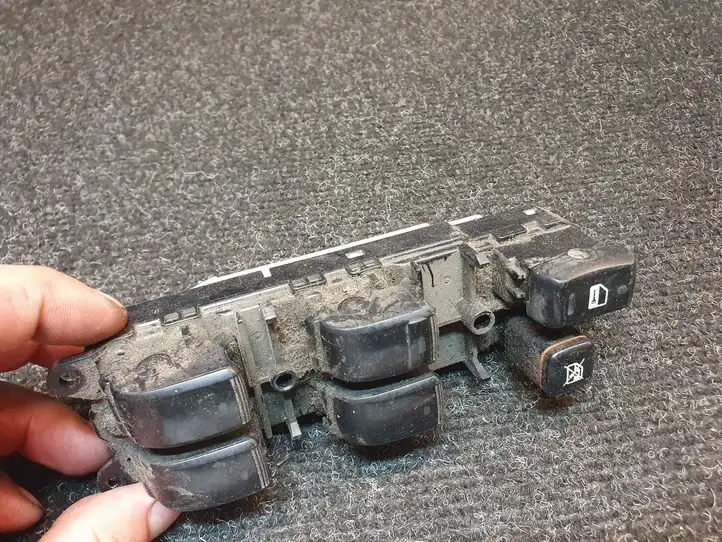 Toyota Avensis Verso (2001 - 2004) 8404044030 Блок кнопок стеклоподъемников — фото 6