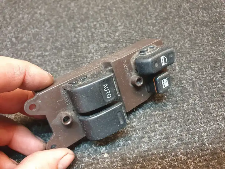 Toyota Yaris (1999 - 2003) 0114P2D Блок кнопок стеклоподъемников — фото 2