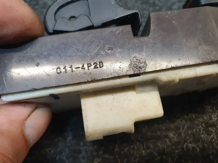 Toyota Yaris (1999 - 2003) 0114P2D Блок кнопок стеклоподъемников — фото 4