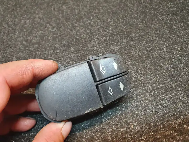Ford Focus (1998 - 2004) PMYS4T14529AA Кнопка стеклоподъемников — фото 2