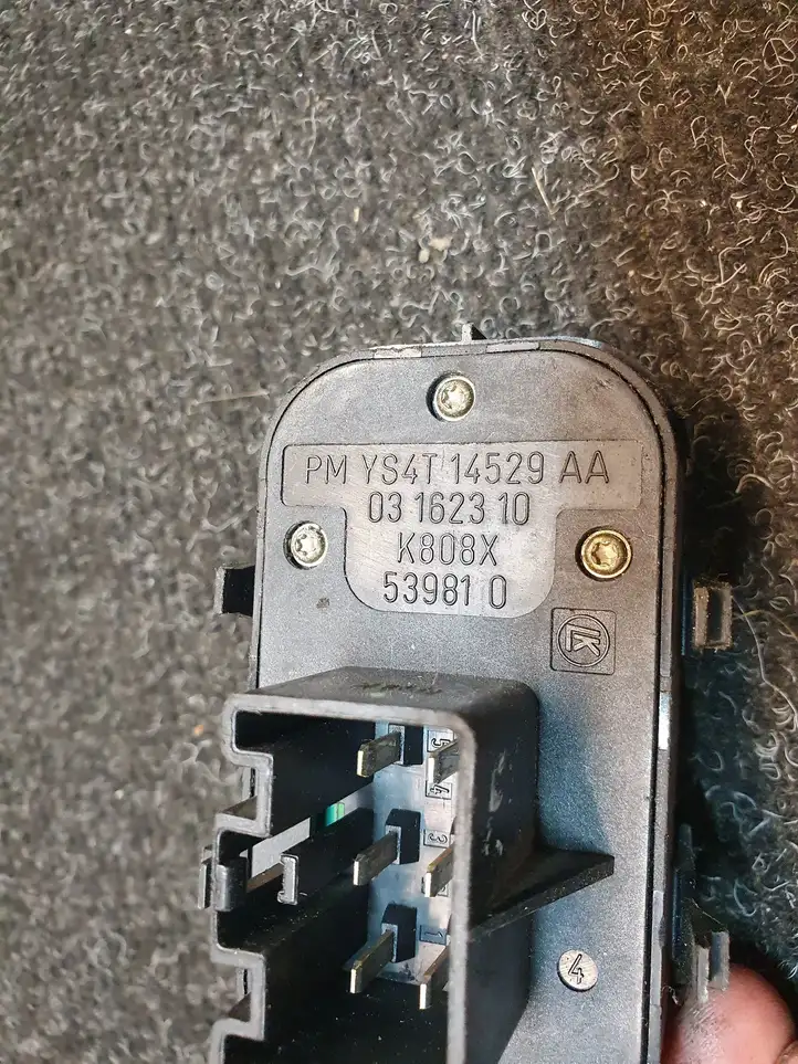 Ford Focus (1998 - 2004) PMYS4T14529AA Кнопка стеклоподъемников — фото 5