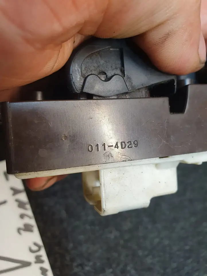 Toyota Yaris (1999 - 2003) 0114D29 Блок кнопок стеклоподъемников — фото 5