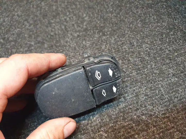 Ford Focus (1998 - 2004) 98AG14529AC Кнопка стеклоподъемников — фото 5