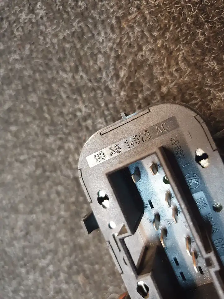 Ford Focus (1998 - 2004) 98AG14529AC Кнопка стеклоподъемников — фото 7
