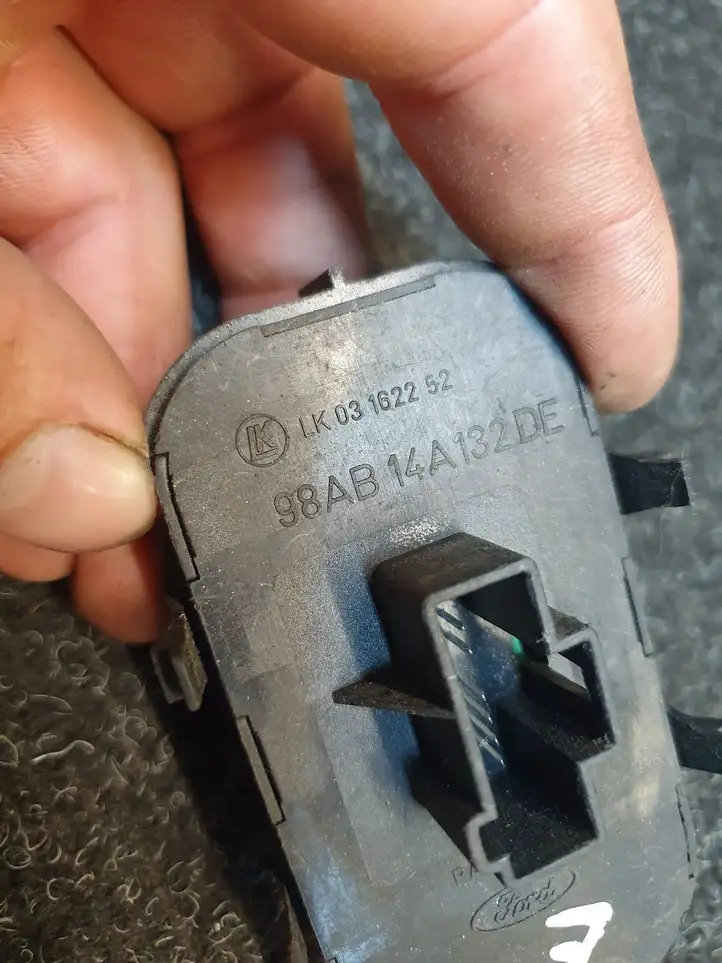 Ford Focus (1998 - 2004) 98AB14A132DE Кнопка стеклоподъемников — фото 6