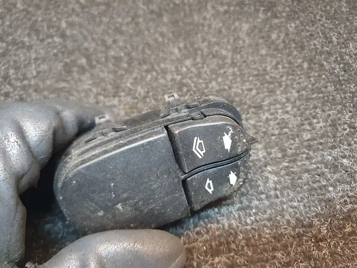 Ford Focus (1998 - 2004) YS4T14529AA Кнопка стеклоподъемников — фото 2