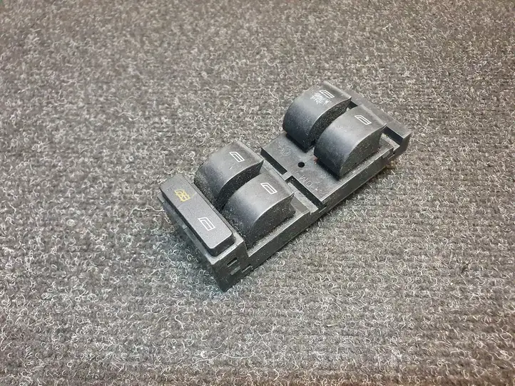 Audi A6 S6 C5 4B (1997 - 2001) 4B095985 Кнопка стеклоподъемников — фото 1