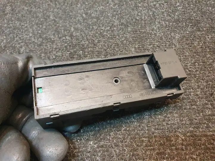 Audi A6 S6 C5 4B (1997 - 2001) 4B095985 Кнопка стеклоподъемников — фото 4