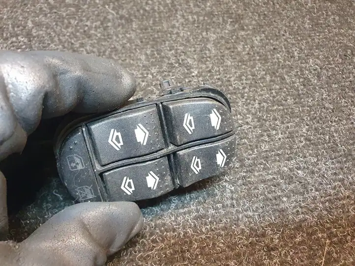 Ford Focus (1998 - 2004) 2M5T14A132DB Кнопка стеклоподъемников — фото 4