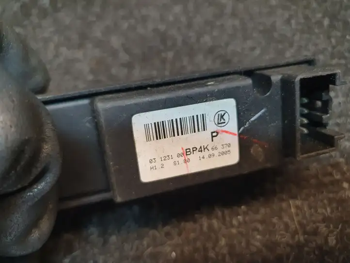 Mazda 3 I (2003 - 2006) 03123100 Кнопка стеклоподъемников — фото 2
