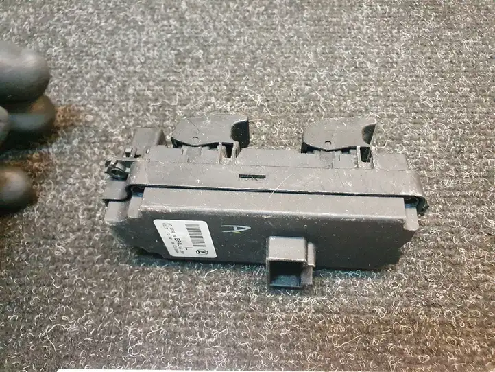 Mazda 3 I (2003 - 2006) 03123000 Кнопка стеклоподъемников — фото 2
