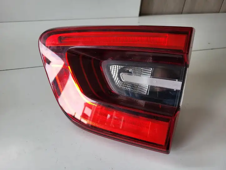 Renault Kadjar (2015 - 2018) Задний фонарь в крышке багажника — фото 1