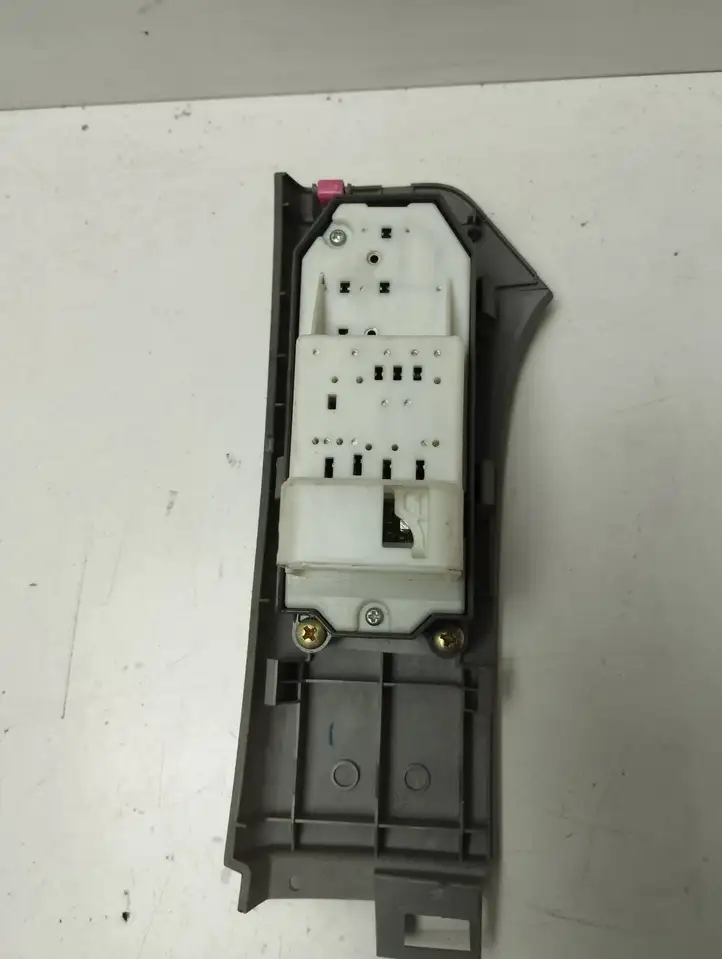 Toyota Yaris (2005 - 2009) 7423200110 Блок кнопок стеклоподъемников — фото 2