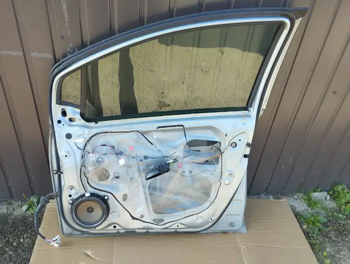 Toyota Yaris (2005 - 2009) Дверь — фото 4