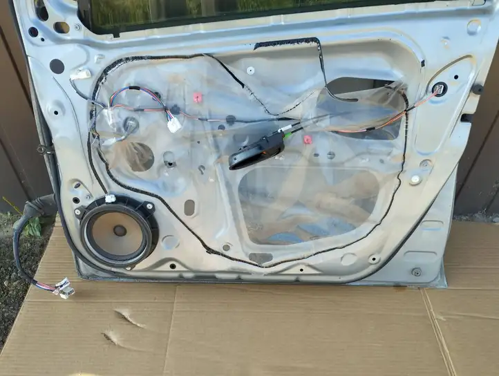Toyota Yaris (2005 - 2009) Дверь — фото 5
