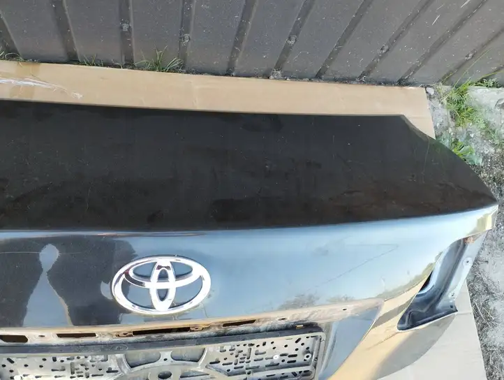 Toyota Avensis T270 (2009 - 2012) Крышка багажника — фото 4