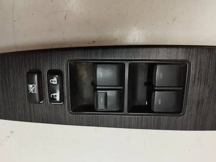 Toyota Avensis T270 (2009 - 2012) 7423205210 Блок кнопок стеклоподъемников — фото 2