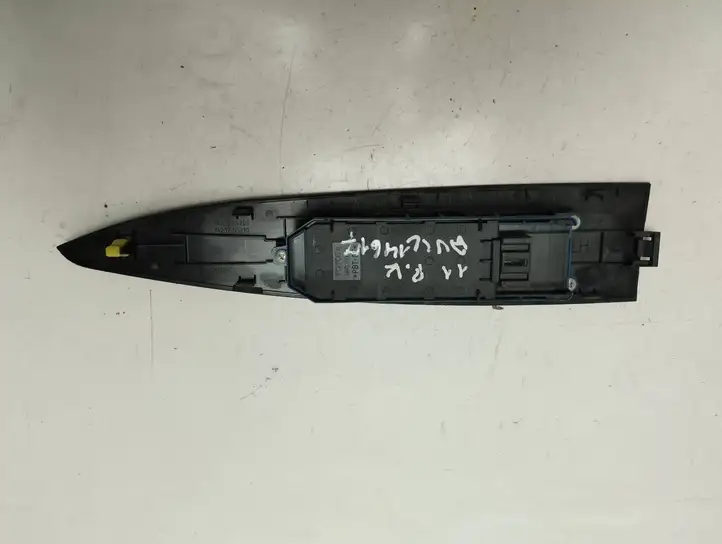 Toyota Avensis T270 (2009 - 2012) 7423205210 Блок кнопок стеклоподъемников — фото 4