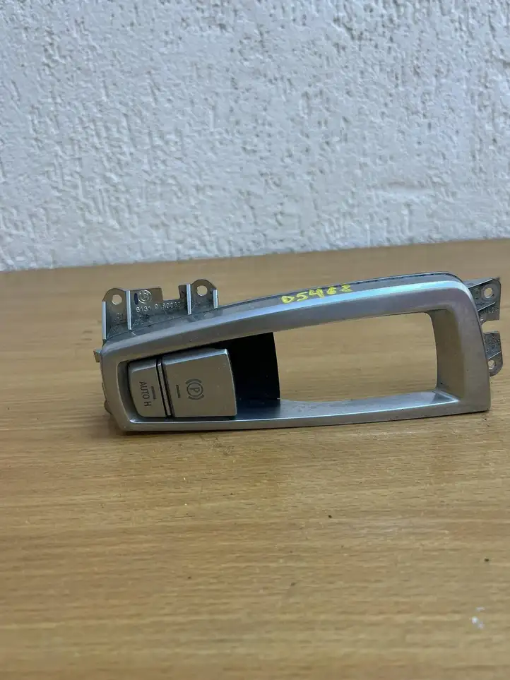 BMW 5 F10 F11 (2009 - 2016) 915999705 Кнопка ручного тормоза — фото 1