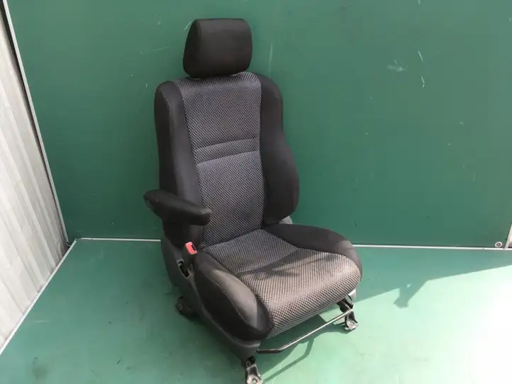 Toyota Corolla Verso E121 (2001 - 2004) 7107413800 Переднее сиденье водителя — фото 3