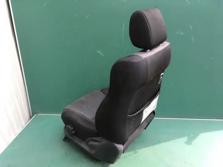 Toyota Corolla Verso E121 (2001 - 2004) 7107413800 Переднее сиденье водителя — фото 5