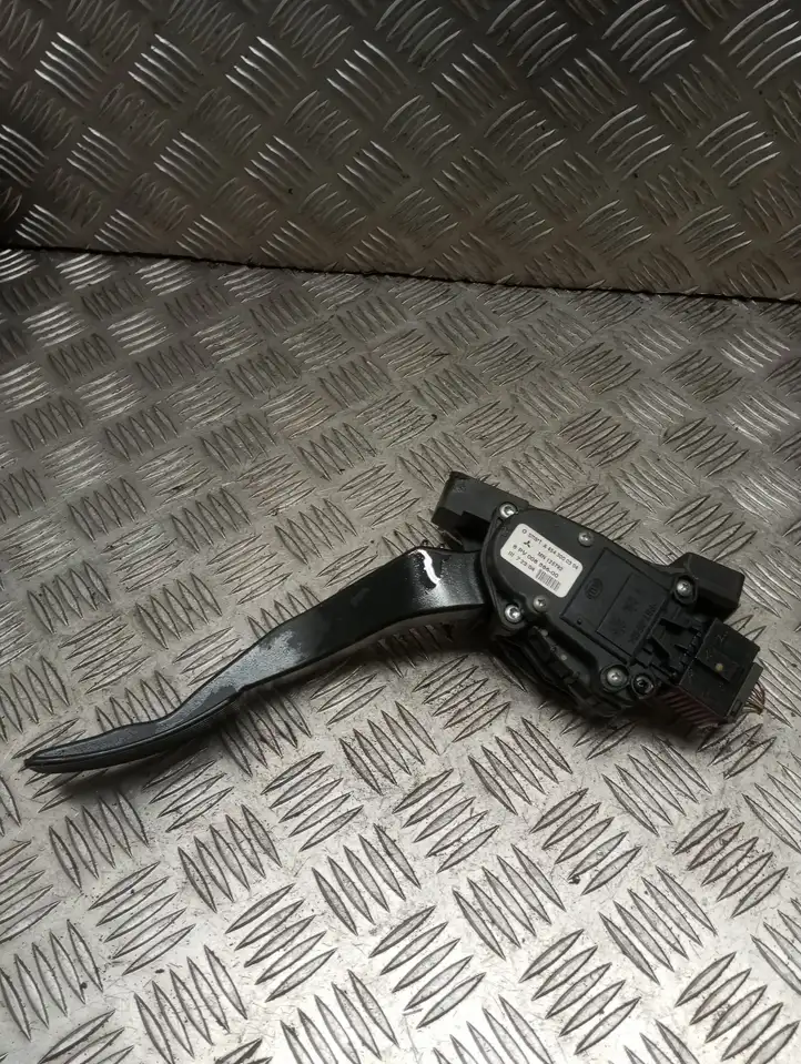 Mitsubishi Colt (2004 - 2008) A4543000304 Педаль акселератора — фото 2