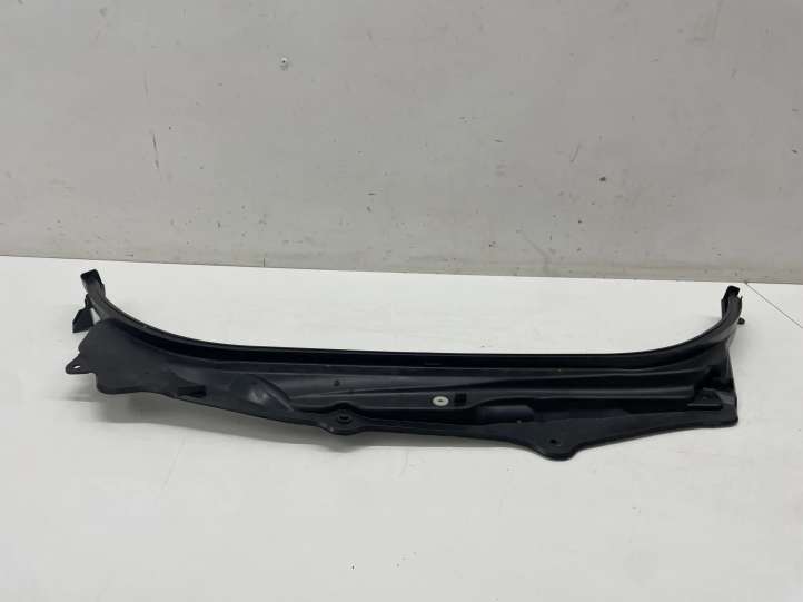 7363869 BMW 5 G30 G31 Kita variklio skyriaus detalė