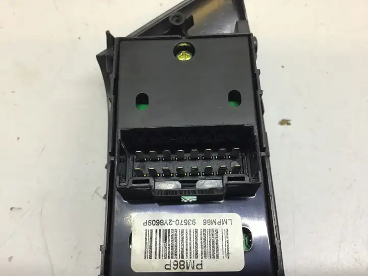 Hyundai ix35 (2009 - 2013) 3834951310 Блок кнопок стеклоподъемников — фото 13