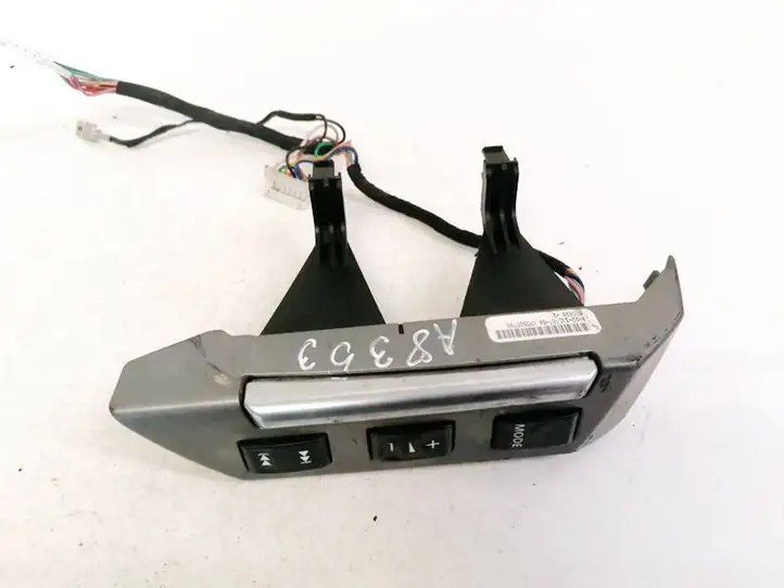 Land Rover Discovery 3 - LR3 (2004 - 2009) 8H2213D767BA Кнопки на рулевом колесе — фото 1